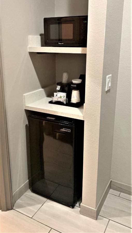 La Quinta Inn & Suites Dfw West-Glade-Parks Euless Zewnętrze zdjęcie