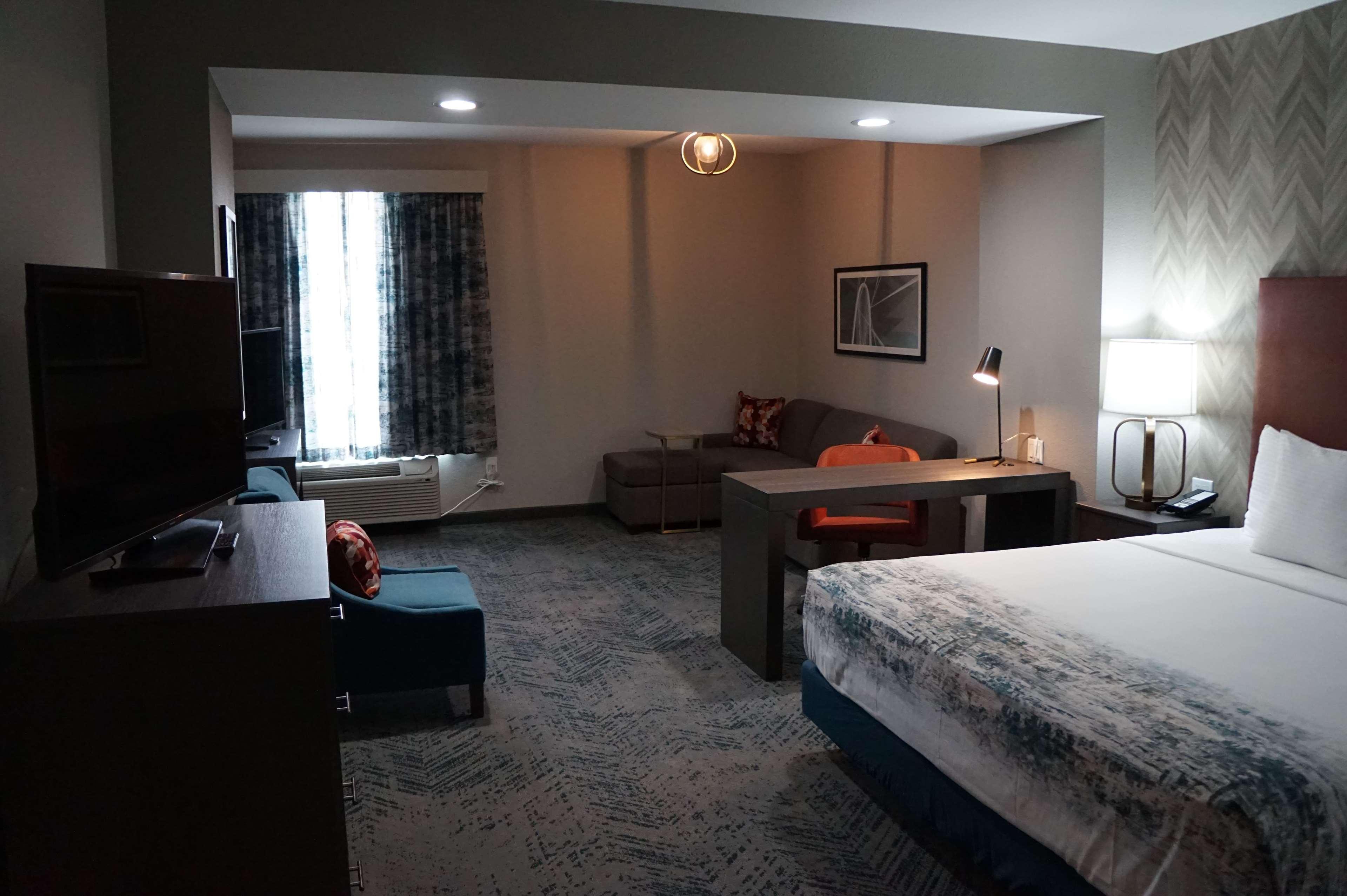 La Quinta Inn & Suites Dfw West-Glade-Parks Euless Zewnętrze zdjęcie