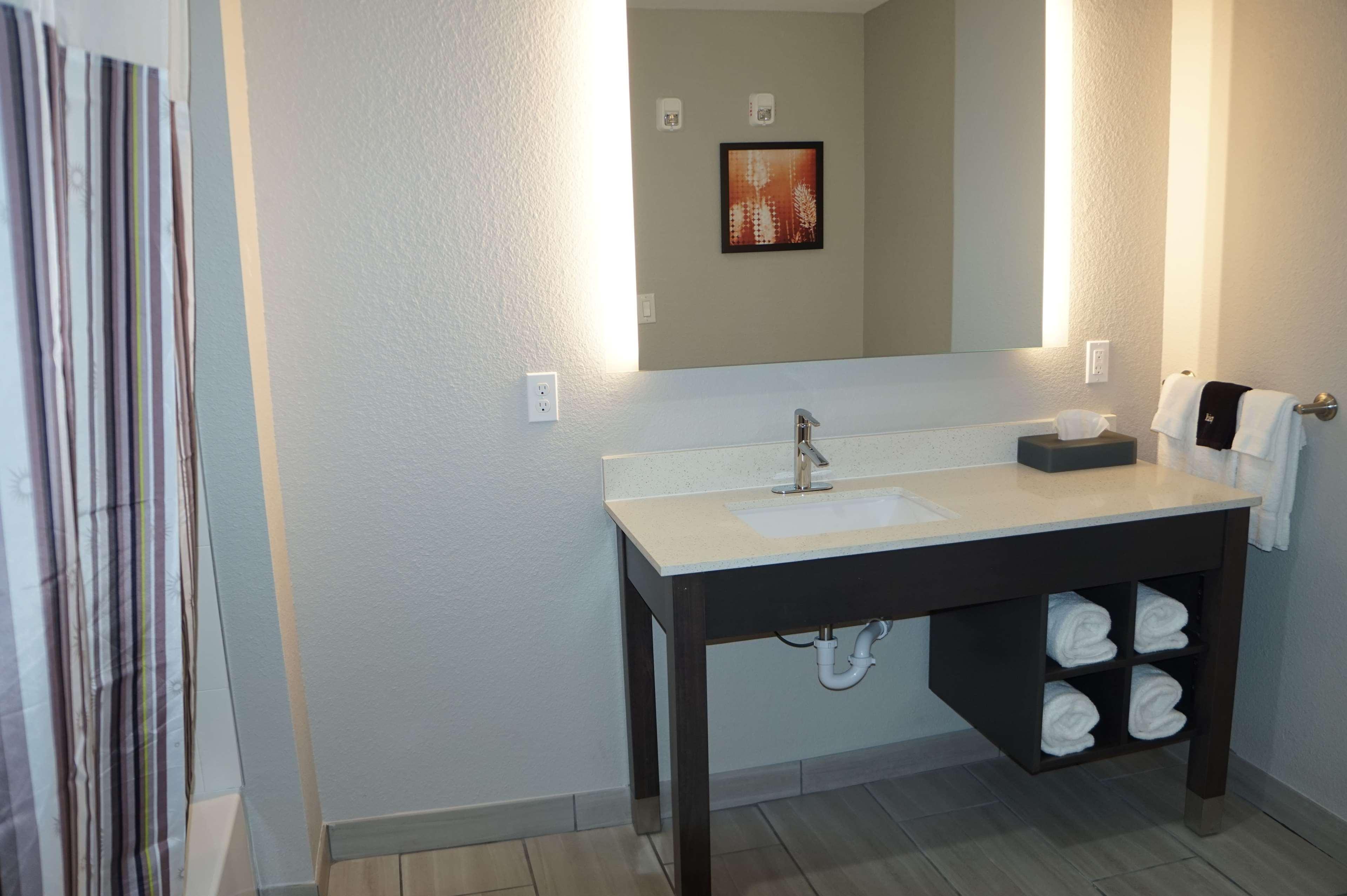 La Quinta Inn & Suites Dfw West-Glade-Parks Euless Zewnętrze zdjęcie