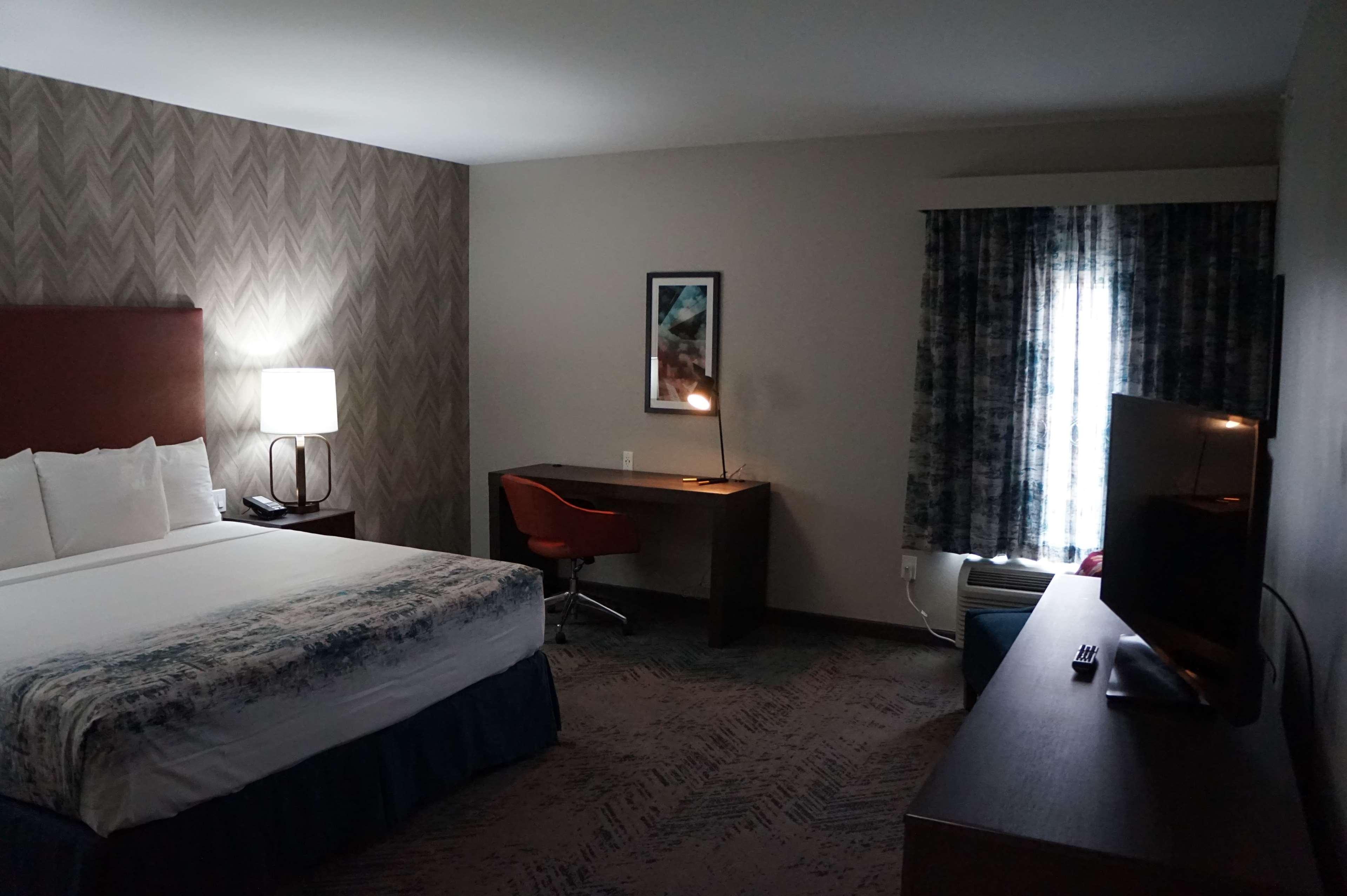 La Quinta Inn & Suites Dfw West-Glade-Parks Euless Zewnętrze zdjęcie