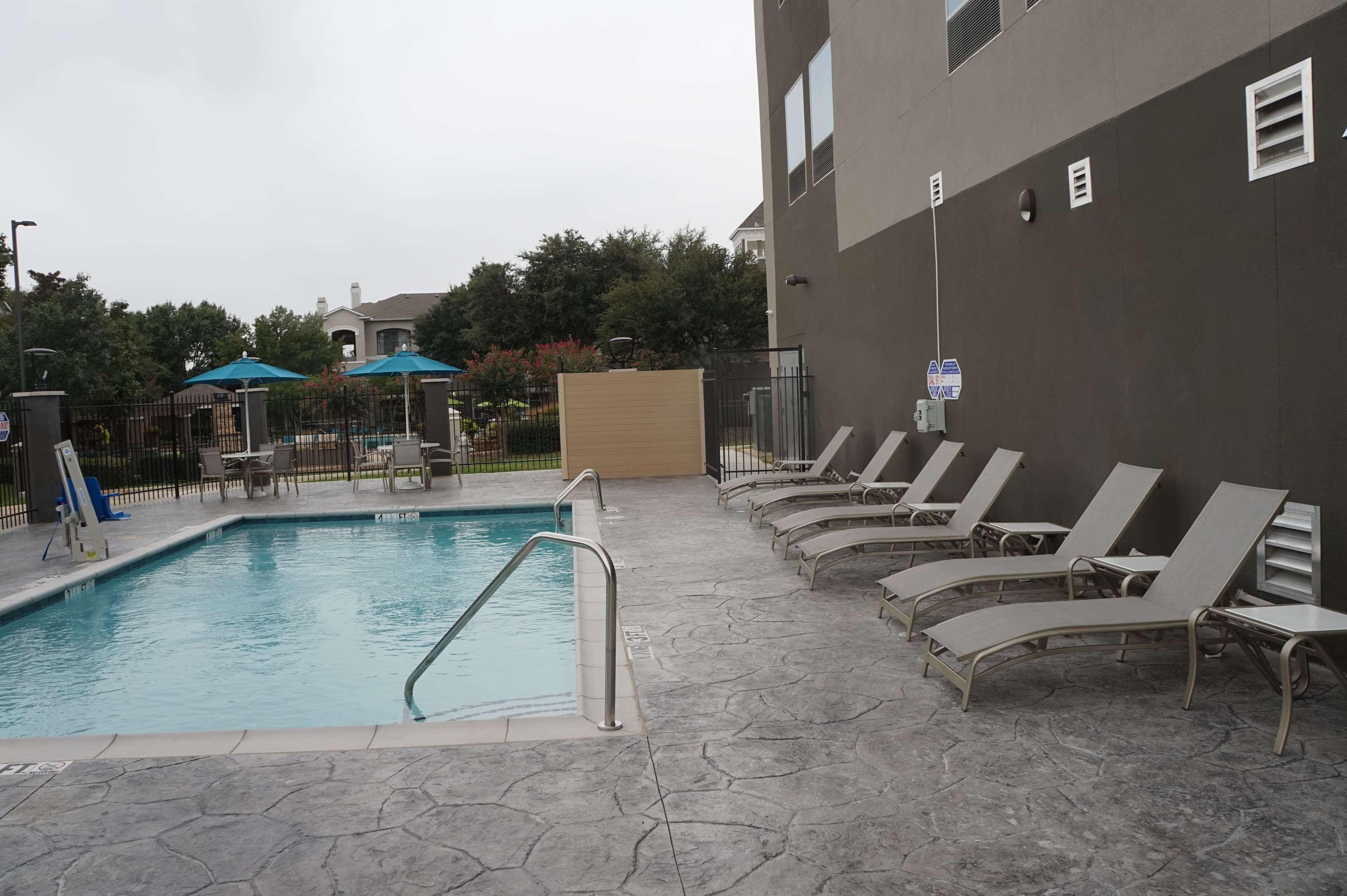 La Quinta Inn & Suites Dfw West-Glade-Parks Euless Zewnętrze zdjęcie