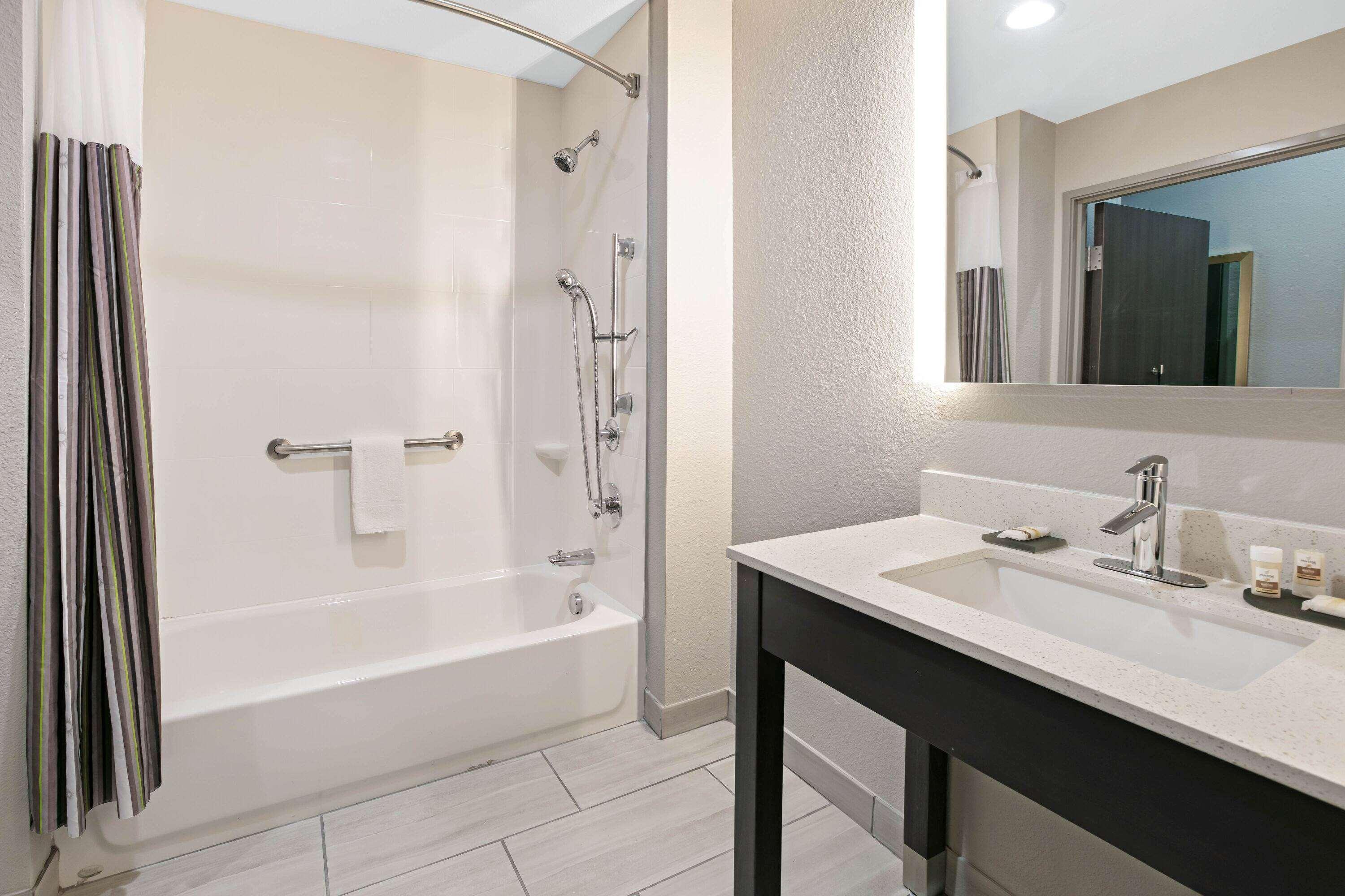 La Quinta Inn & Suites Dfw West-Glade-Parks Euless Zewnętrze zdjęcie