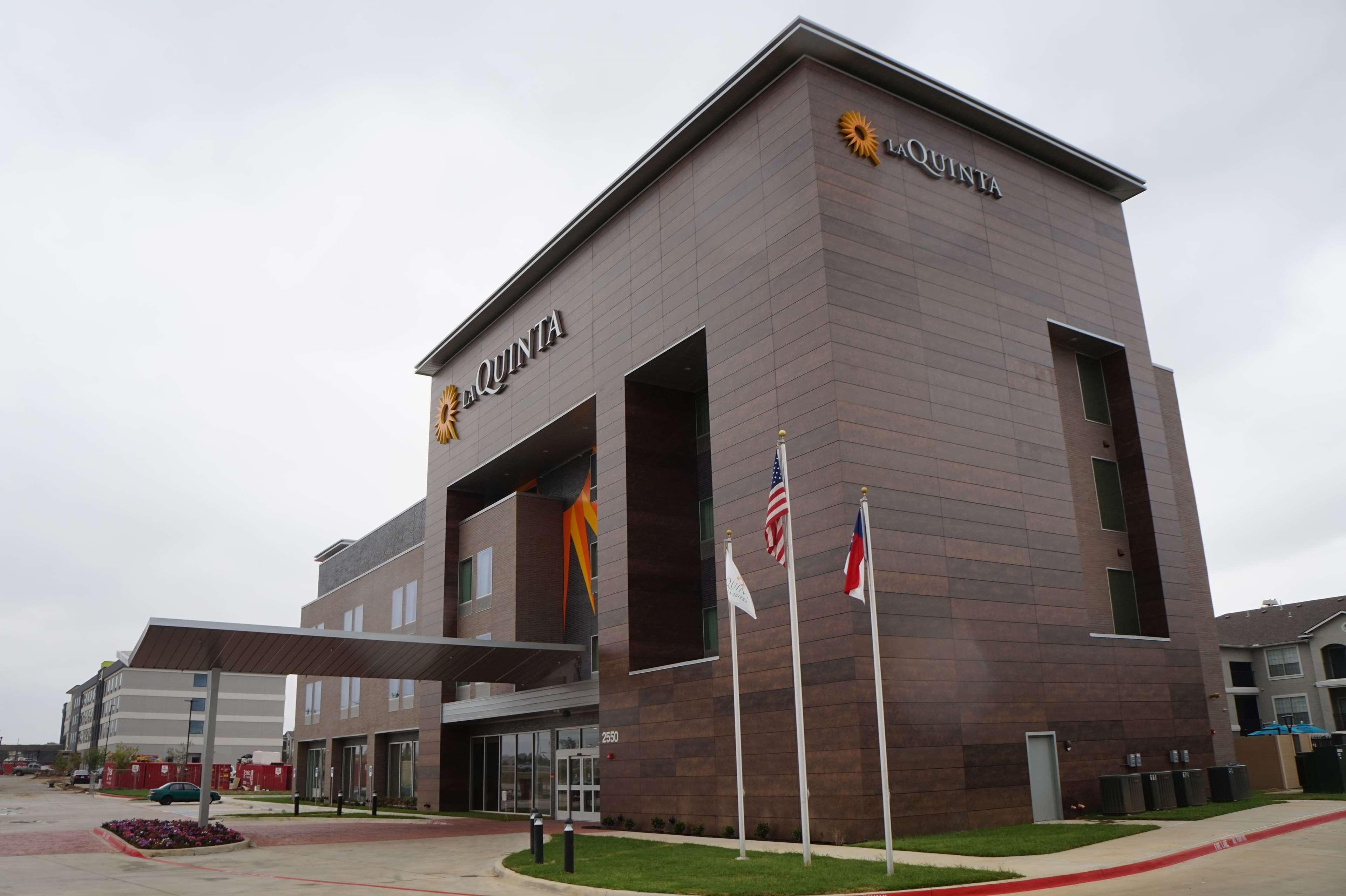 La Quinta Inn & Suites Dfw West-Glade-Parks Euless Zewnętrze zdjęcie